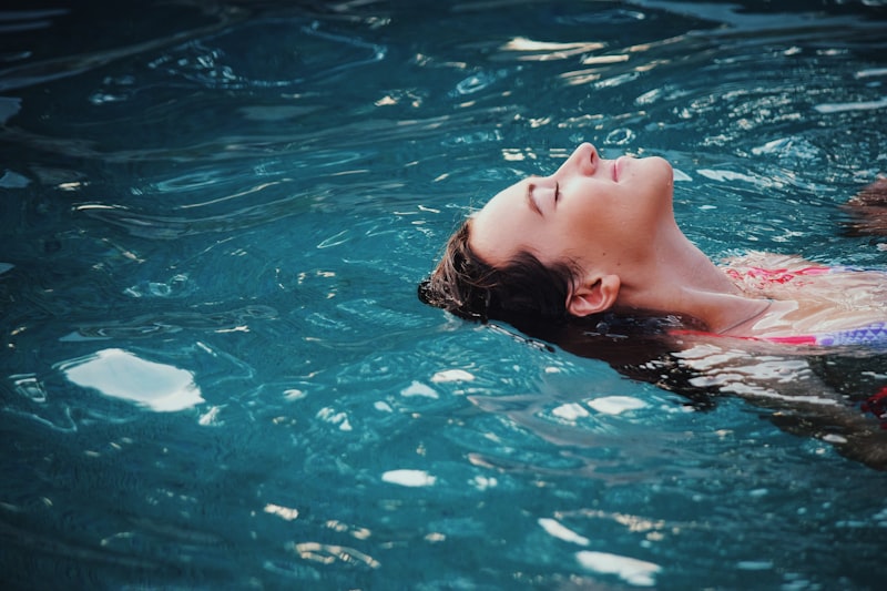 Hydrotherapy: The Psychology of Calm in Every Soak