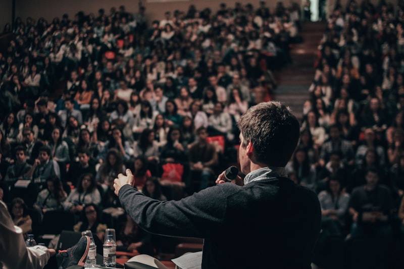 Public Speaking: The Psychology of Persuasive Delivery