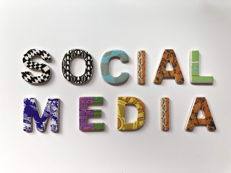Social Information Systems: How Digital Bonds Shape Minds
