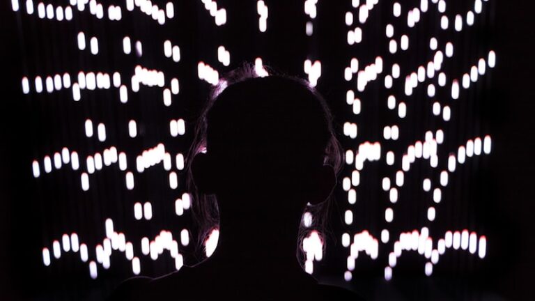 Consensus Trance: Escape the Power of Collective Hypnosis