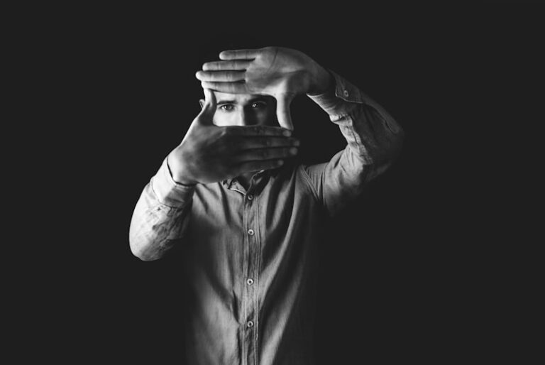 Contrastive Rhetoric: How Framing Shapes Human Perception