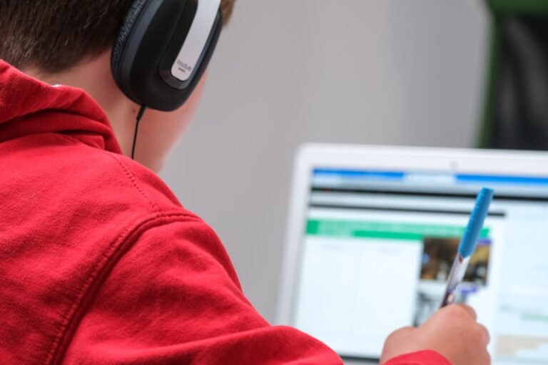 Digital Literacy: Mastering Minds in a Connected World