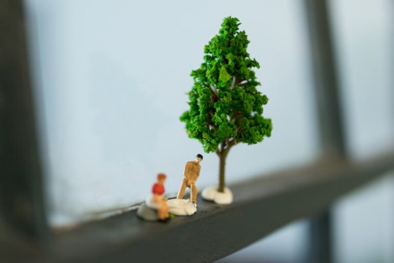 Lilliputian Hallucination: Seeing the World in Miniature