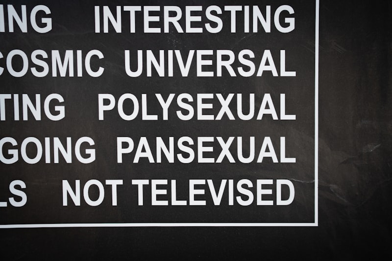 Relational Discrimination: Seeing Connections Not Objects