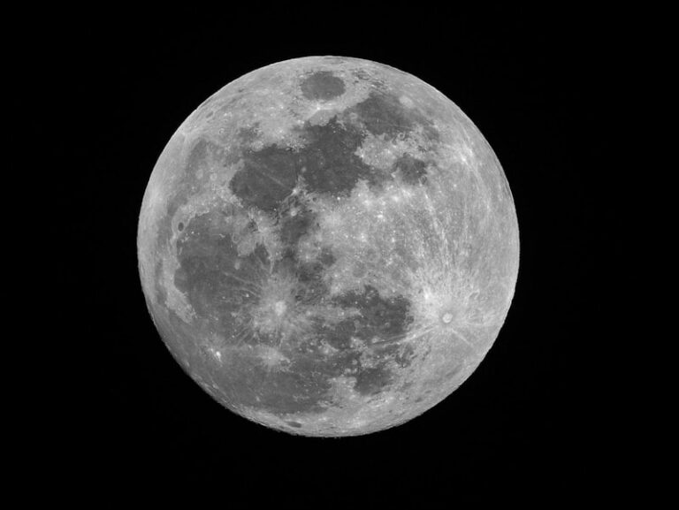 The Moon Illusion: Why Your Brain Deceives You