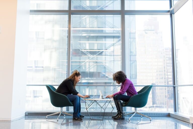 The Steinzor Effect: How Seating Controls Your Conversations