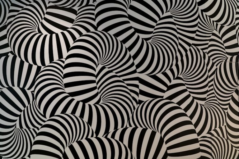 Visual Perception: How Bold Patterns Shape Human Thought