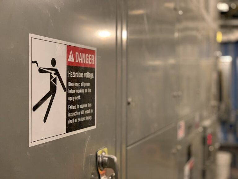 Visual Safety Cues: How Warning Labels Direct Behavior