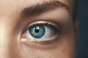 Dichromatism: When Your Eyes Diverge