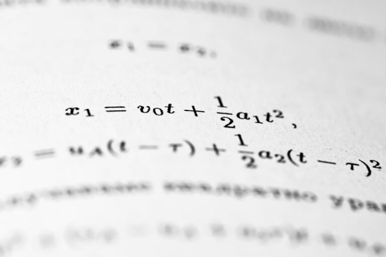 Fuzzy Trace Theory: How We Simplify Complex Decisions
