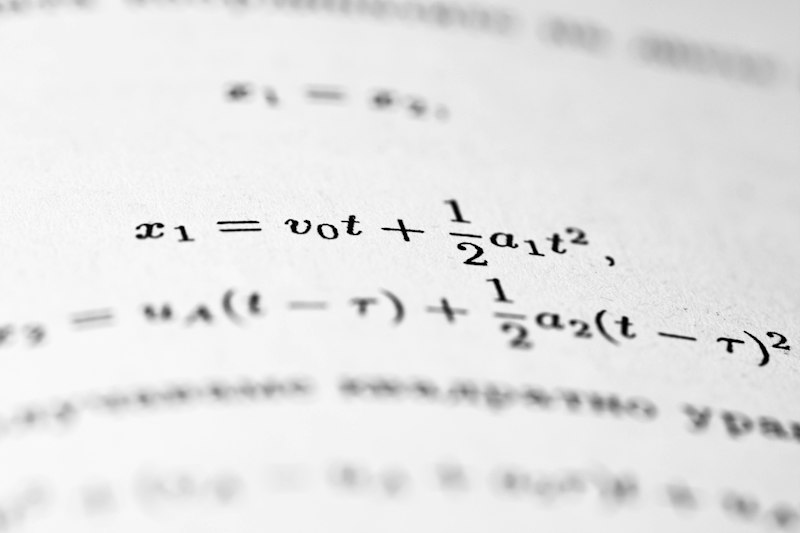 Fuzzy Trace Theory: How We Simplify Complex Decisions