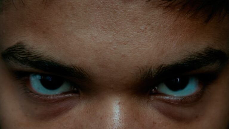 Smooth-Pursuit: How Your Eyes Master Moving Targets