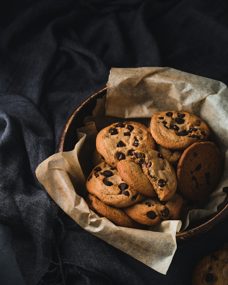 Emotional Eating: Why Cookies Soothe Your Mind