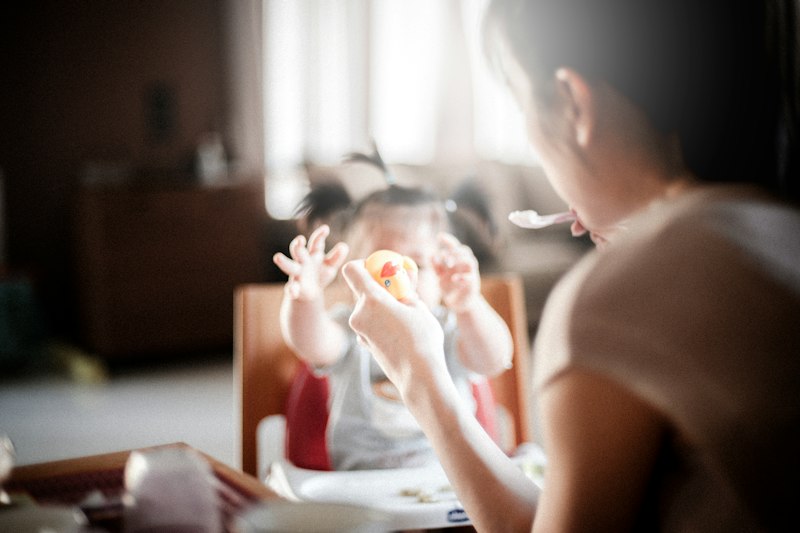 Infant Autonomy: Mastering the First Bite of Independence