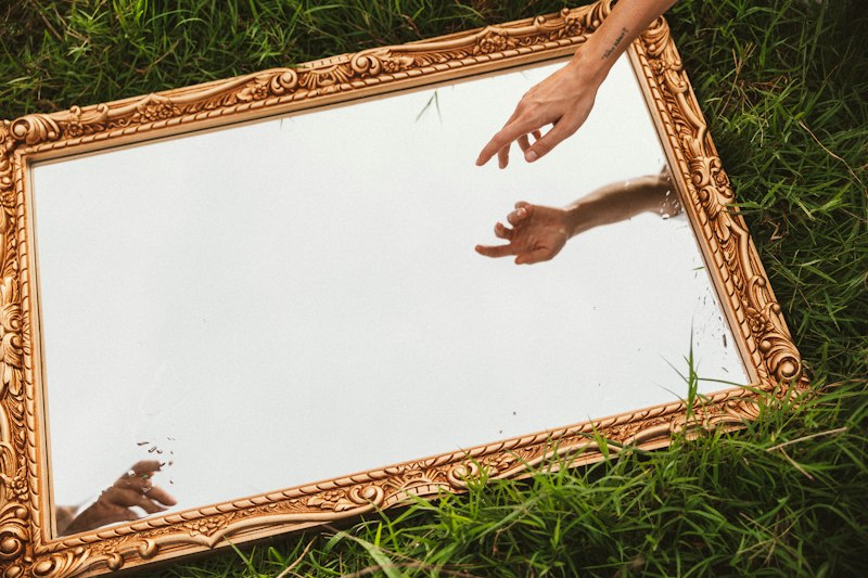 Mirror Drawing: Master Your Brain’s Hidden Logic