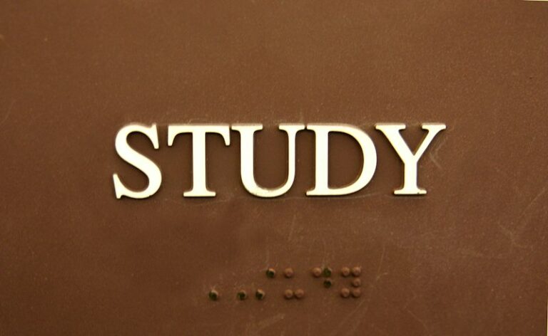 Single-Blind Studies: Neutralizing Bias for True Results