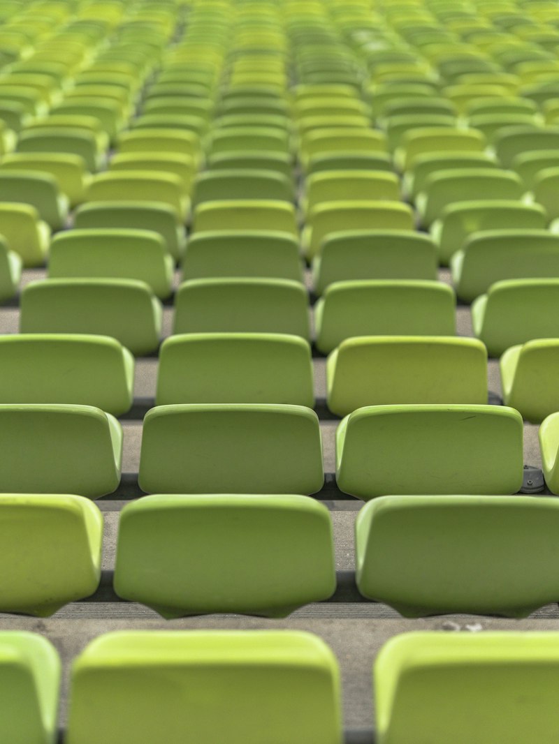 The Steinzor Effect: How Seating Shapes Your Social Power
